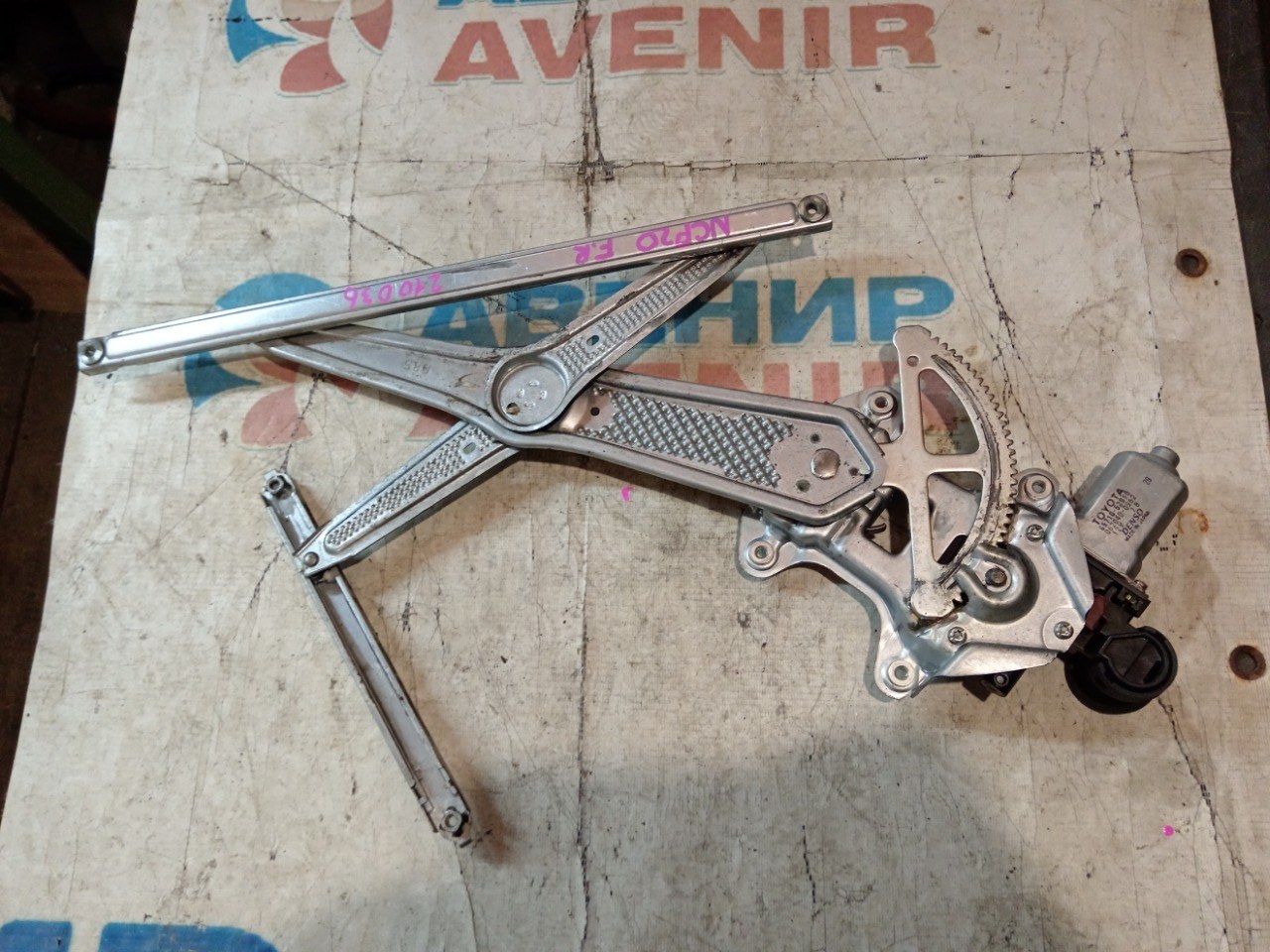 Стеклоподъемник TOYOTA FUNCARGO NCP20 передний правый (б/у)