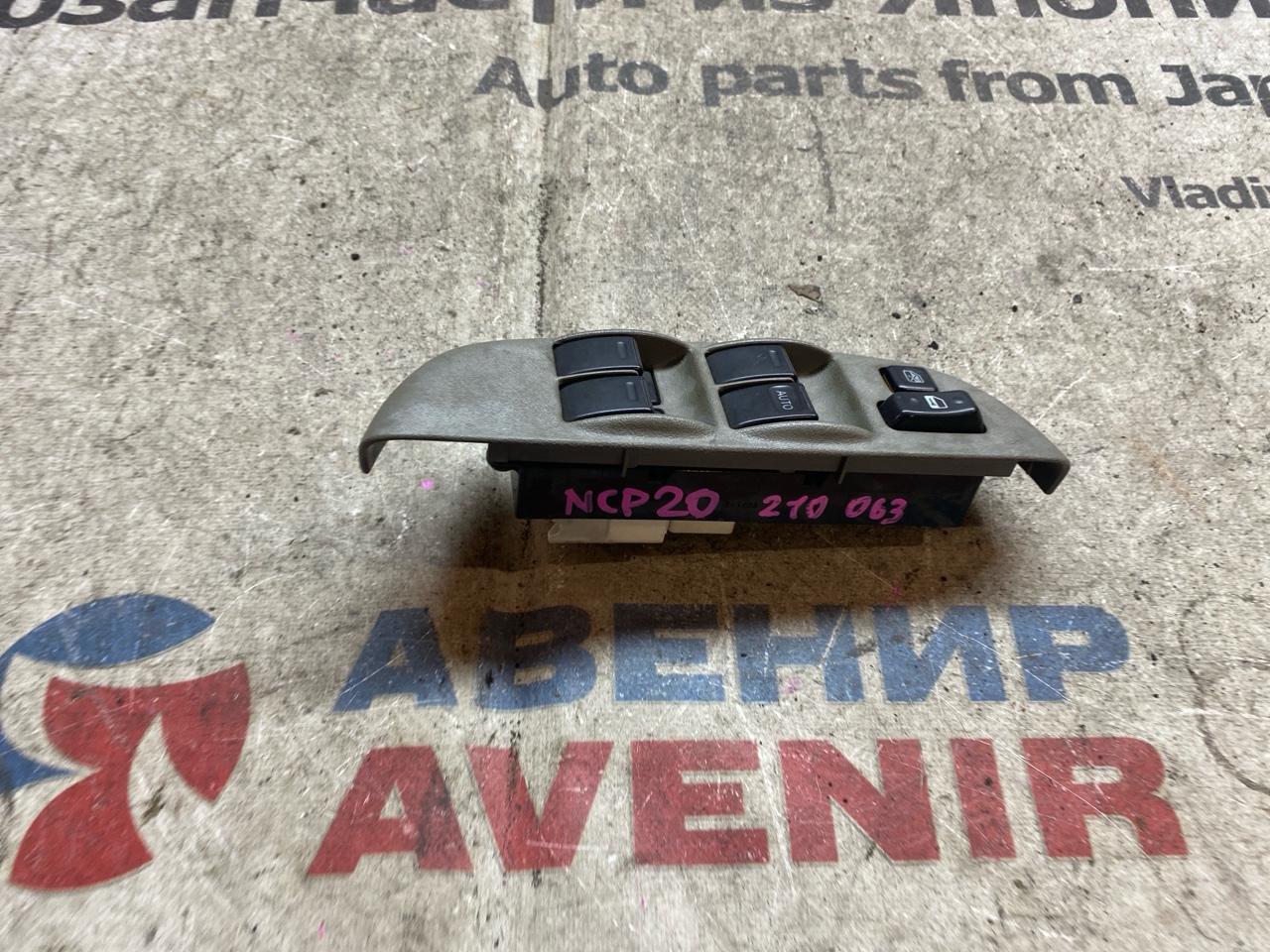 Блок управления стеклами TOYOTA FUNCARGO NCP20 передний правый (б/у)