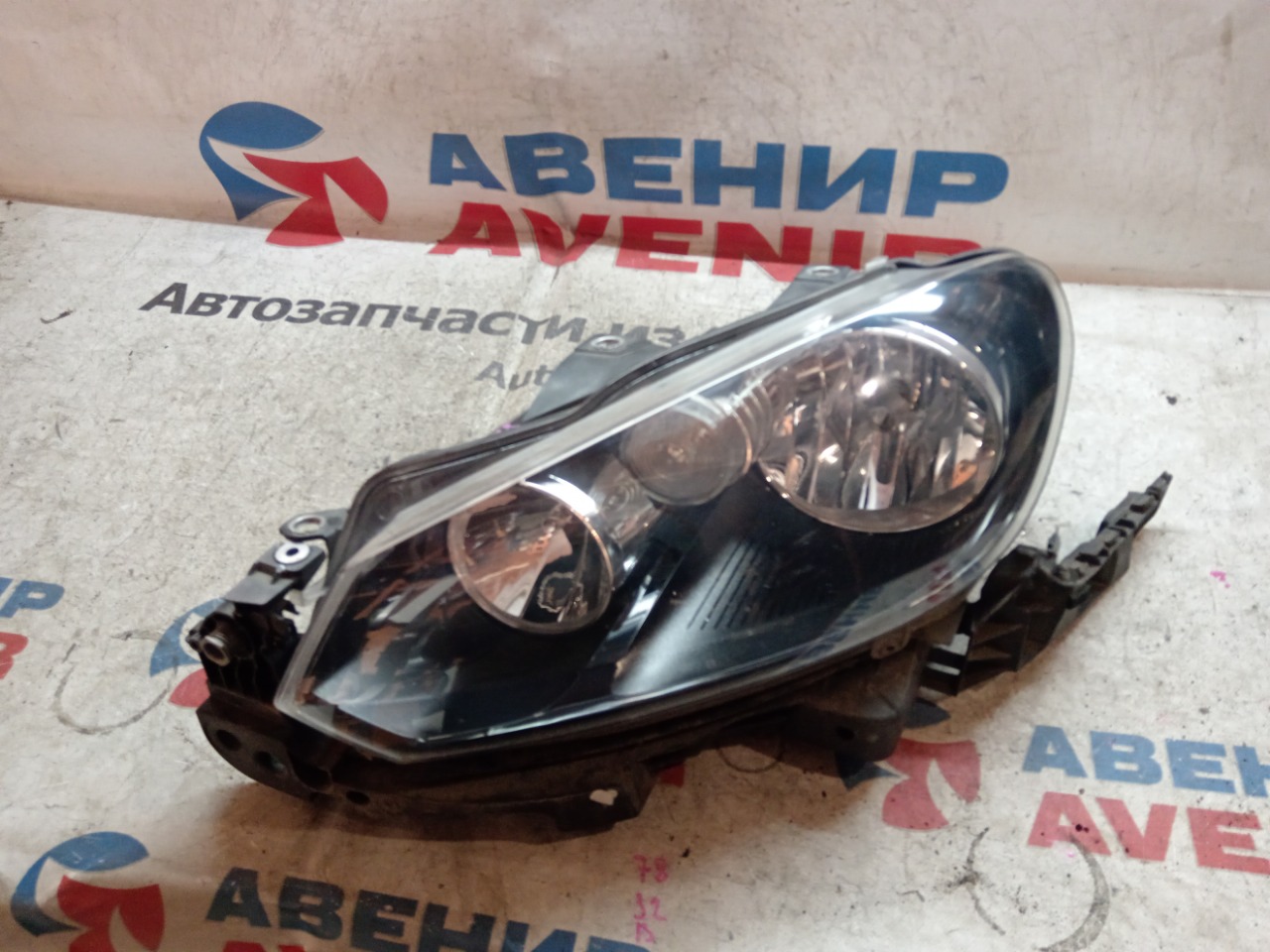 Фара VOLKSWAGEN GOLF 1K передняя левая (б/у)