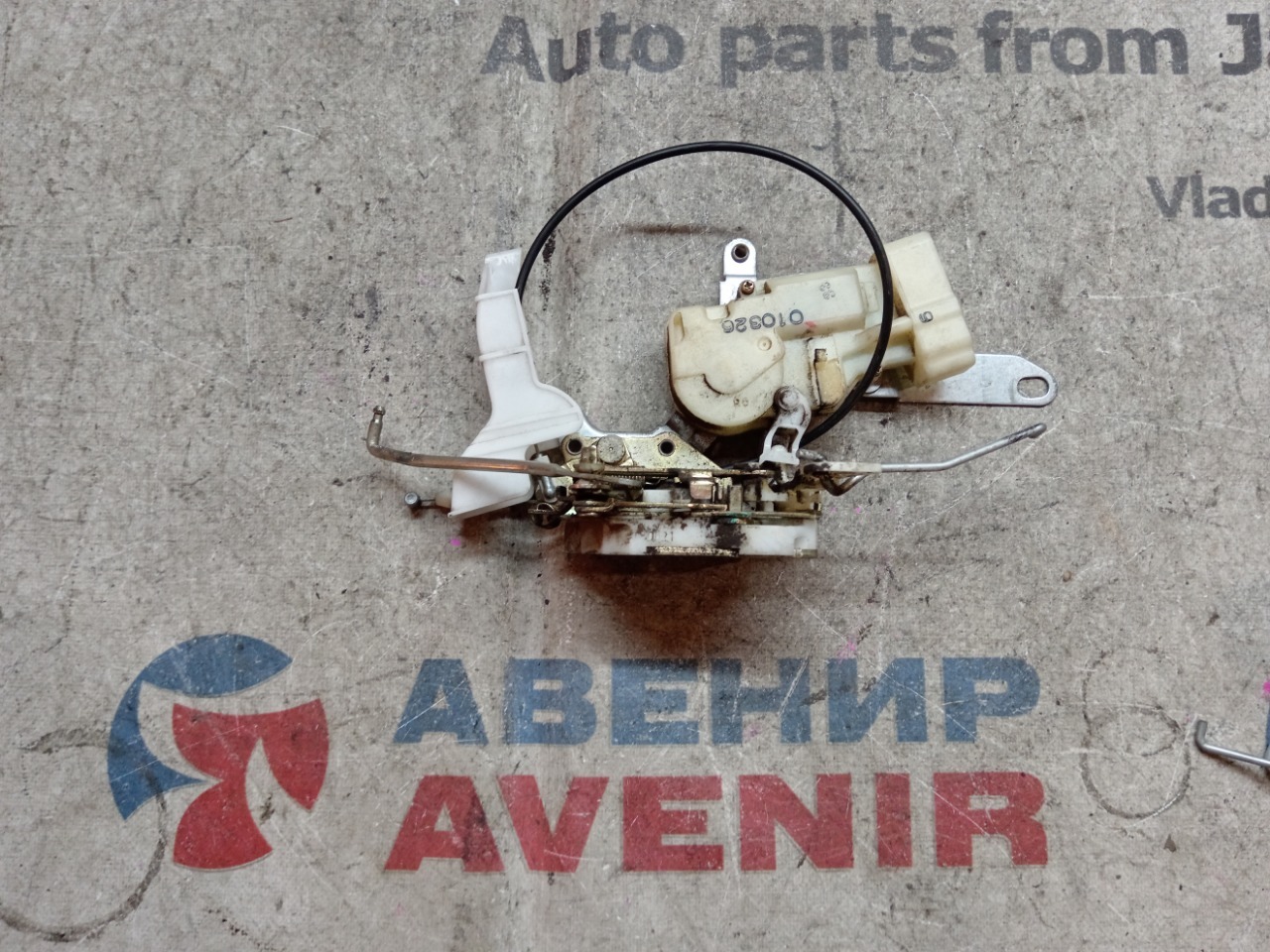 Замок двери TOYOTA FUNCARGO NCP20 передний правый (б/у)