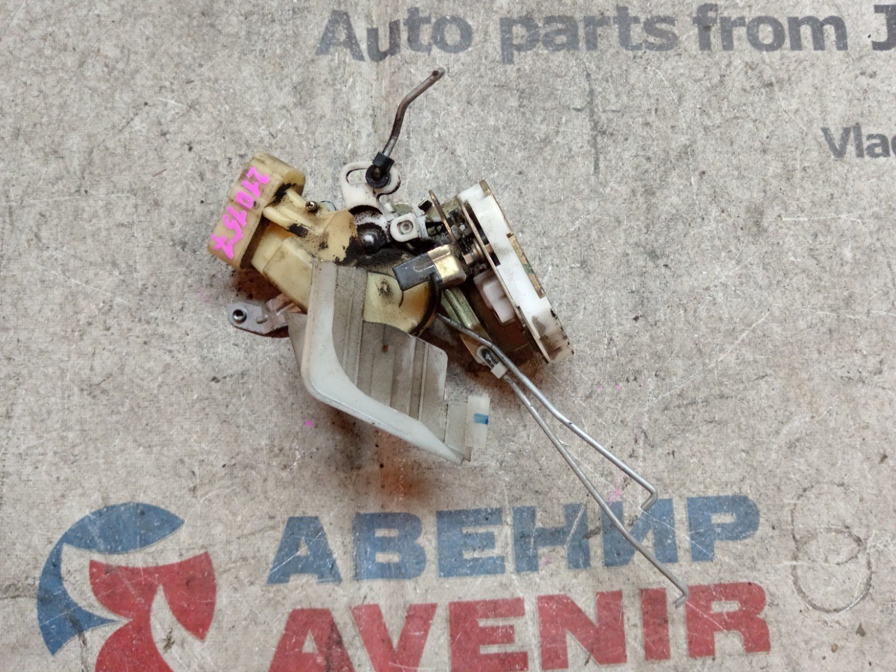 Замок 5-й двери TOYOTA FUNCARGO NCP20 задний (б/у)