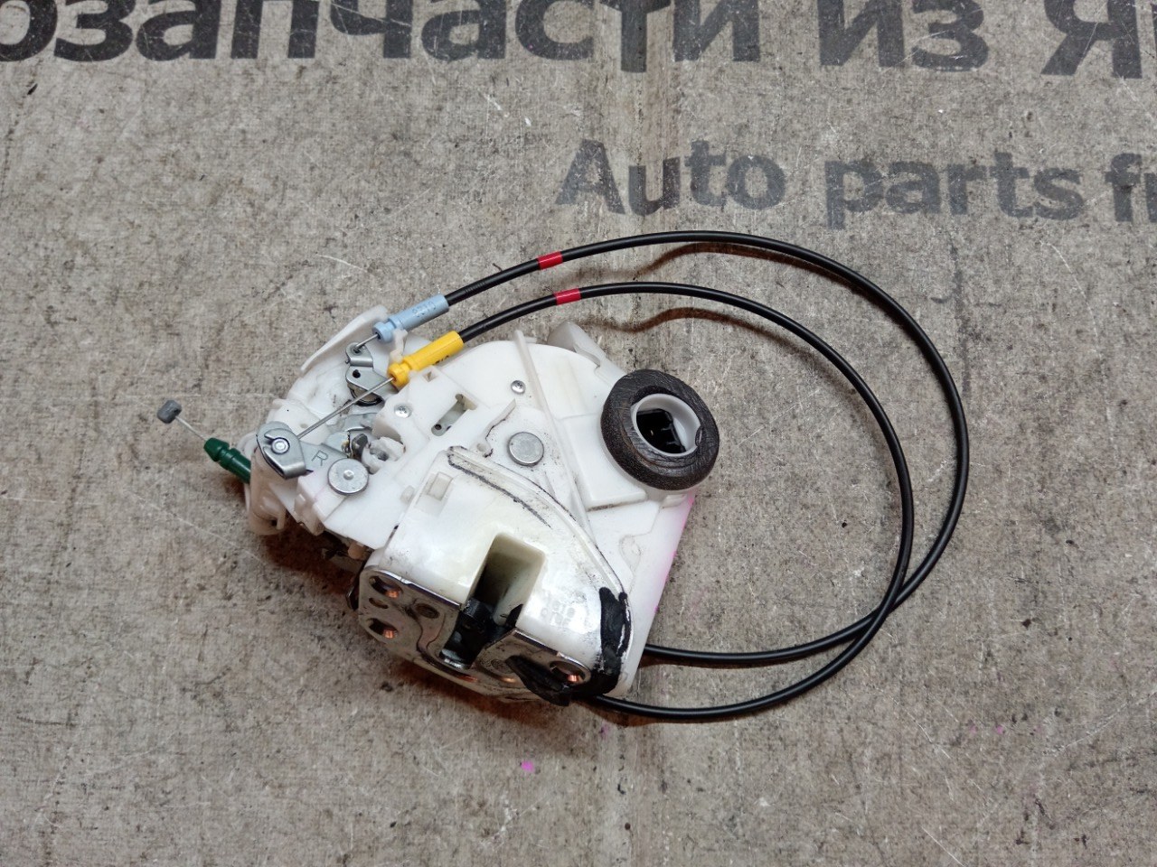 Замок двери DAIHATSU MOVE L175S передний правый (б/у)