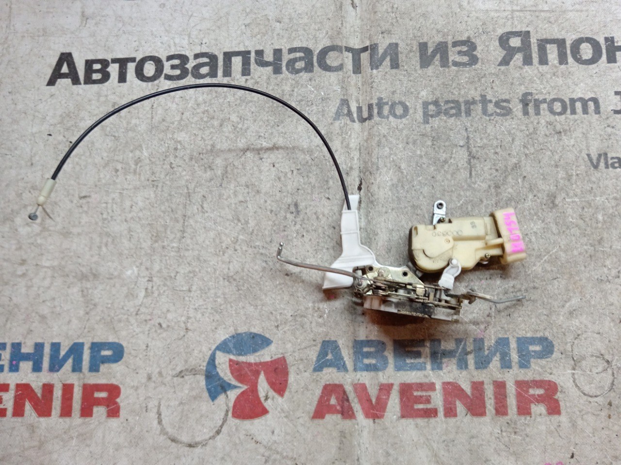 Замок двери TOYOTA FUNCARGO NCP20 передний правый (б/у)