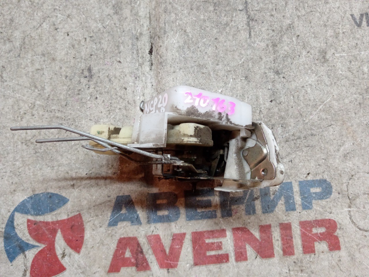 Замок 5-й двери TOYOTA FUNCARGO NCP20 задний (б/у)