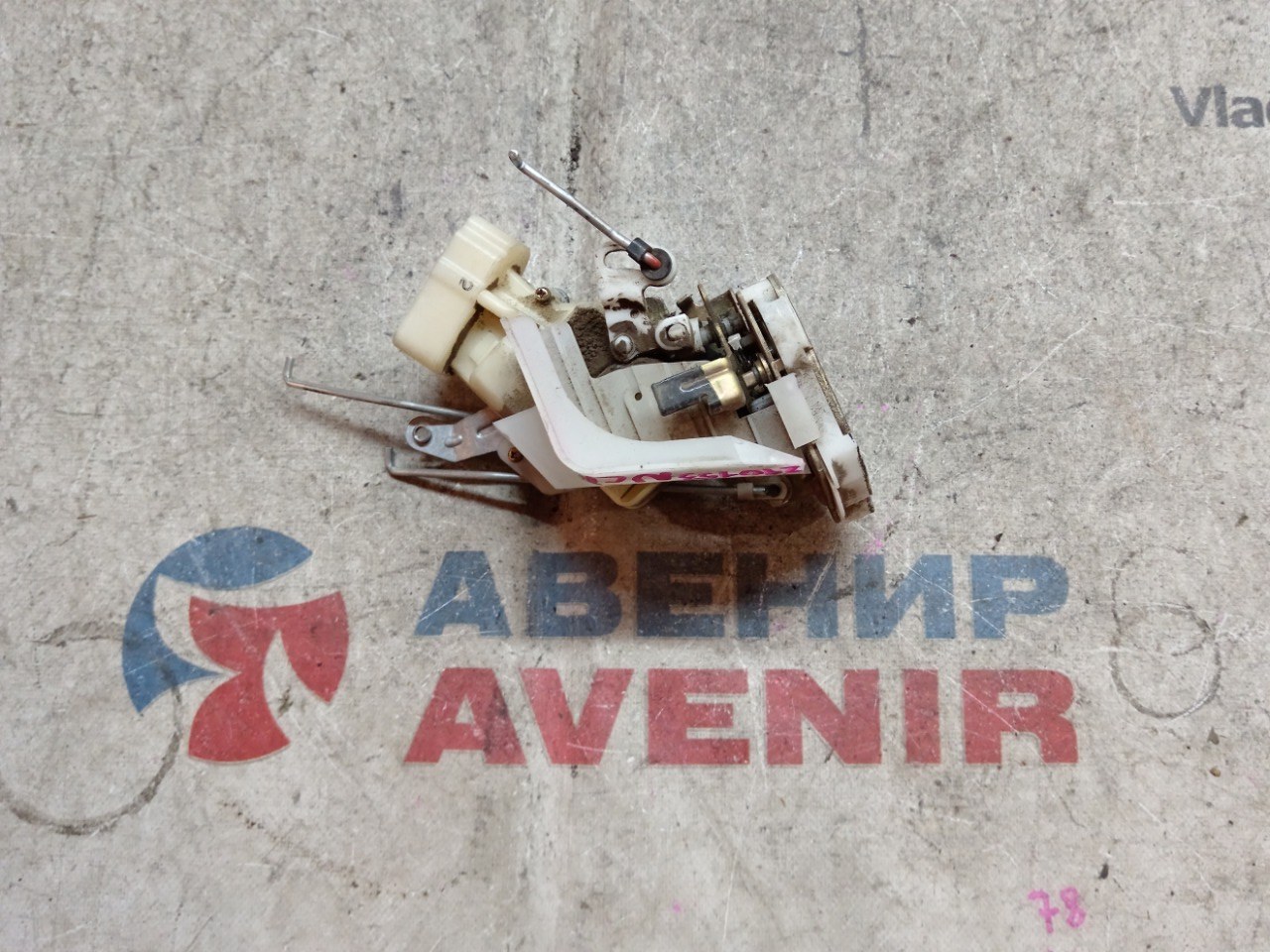 Замок 5-й двери TOYOTA FUNCARGO NCP20 задний (б/у)