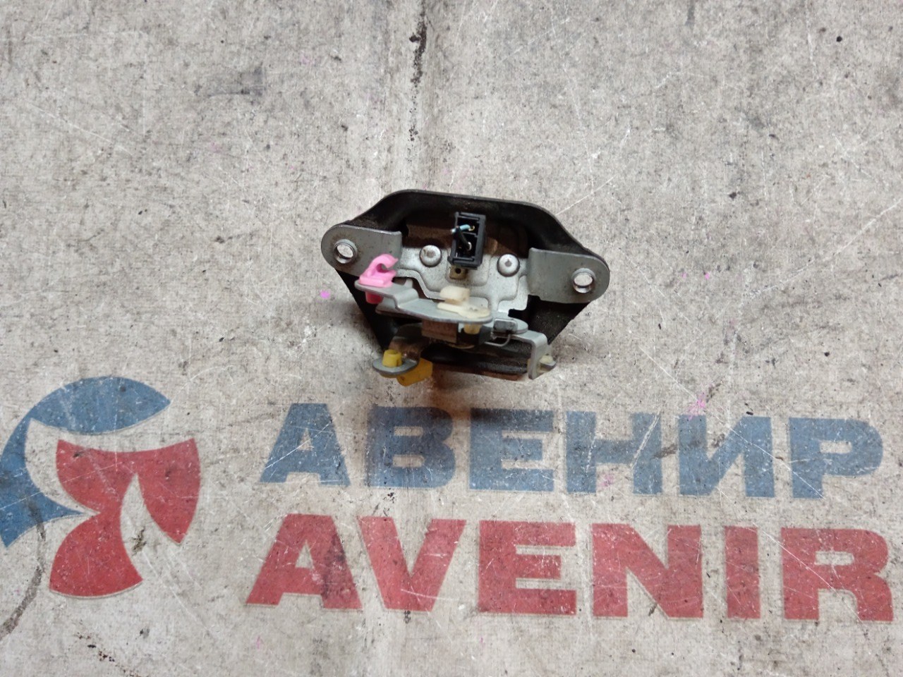 Замок 5-й двери NISSAN EXPERT PNW11 задний (б/у)