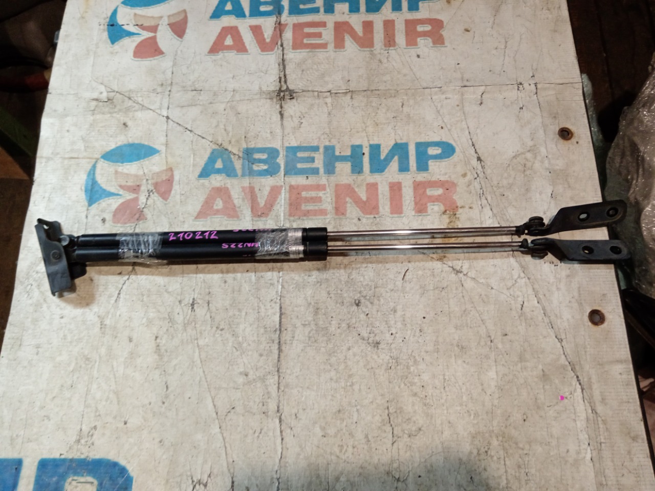 Амортизатор задней двери SUZUKI KEI HN22S задний (б/у)