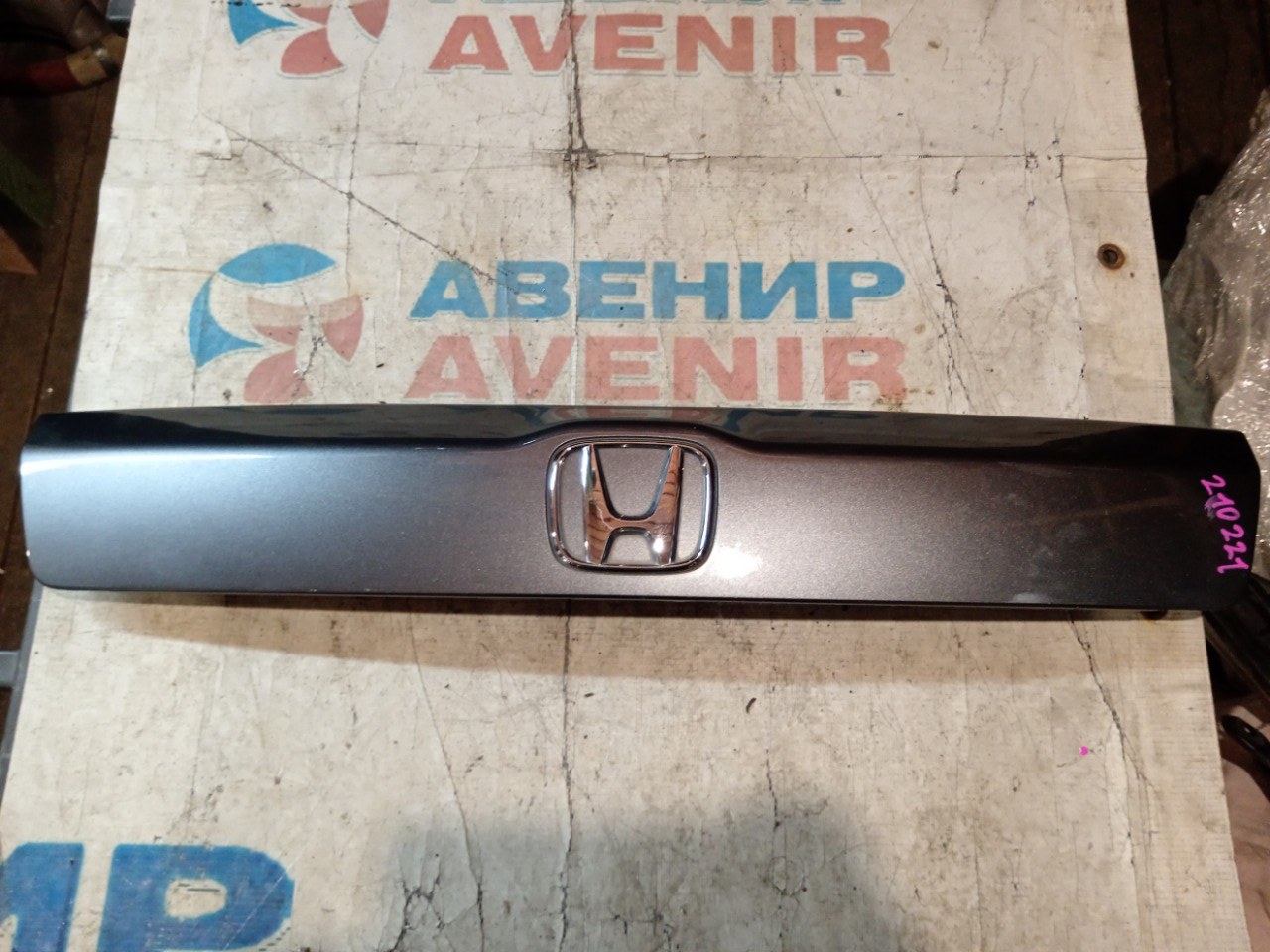 Накладка 5-й двери HONDA STREAM RN6 задняя (б/у)