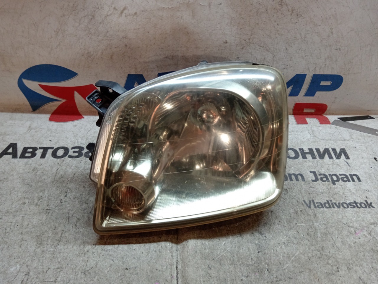 Фара MITSUBISHI DION CR6W передняя левая (б/у)