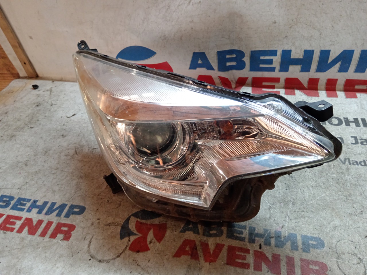 Фара TOYOTA RACTIS NCP120 передняя правая (б/у)