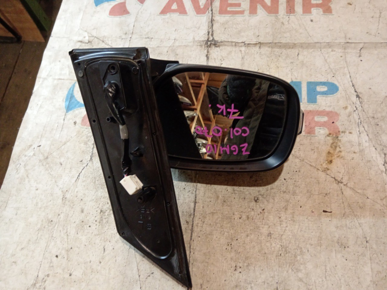 Зеркало TOYOTA ISIS ZNM10G переднее левое (б/у)