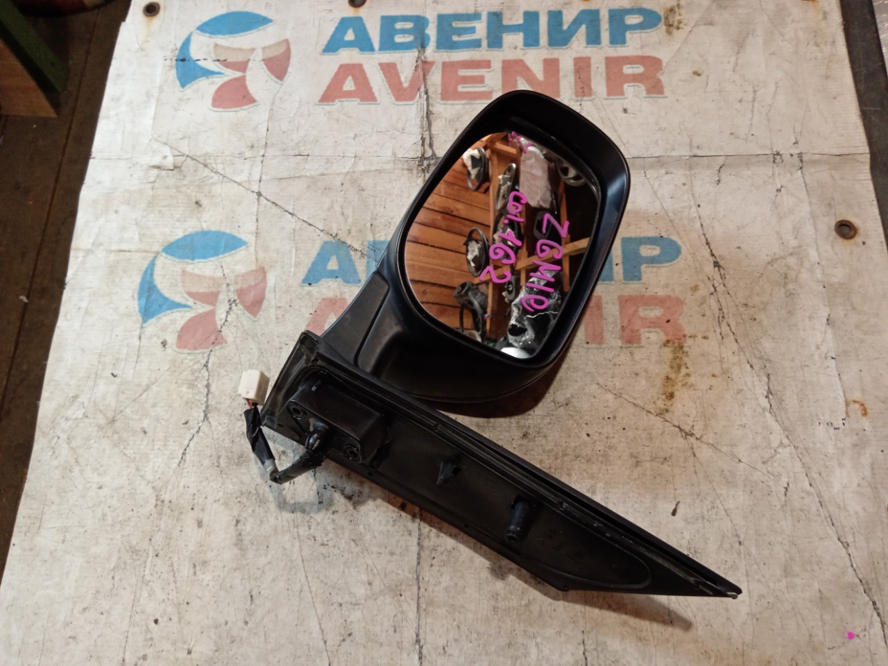 Зеркало TOYOTA ISIS ZNM10G переднее левое (б/у)