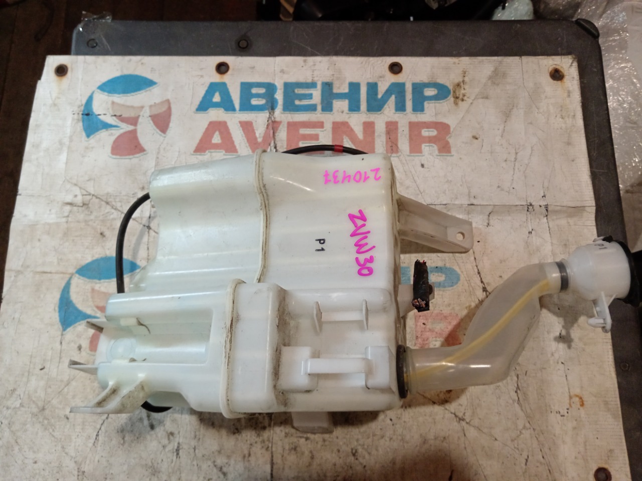 Бачок стеклоомывателя TOYOTA PRIUS ZVW30 (б/у)