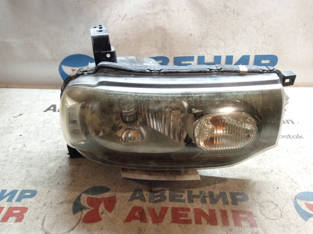Фара NISSAN CUBE YZ12 передняя правая (б/у)