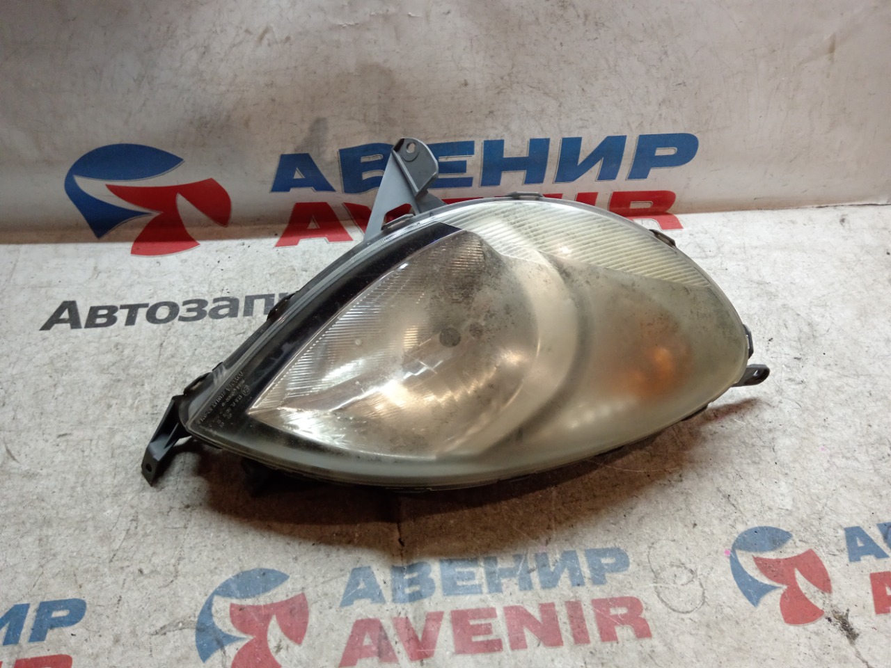 Фара TOYOTA FUNCARGO NCP20 передняя правая (б/у)