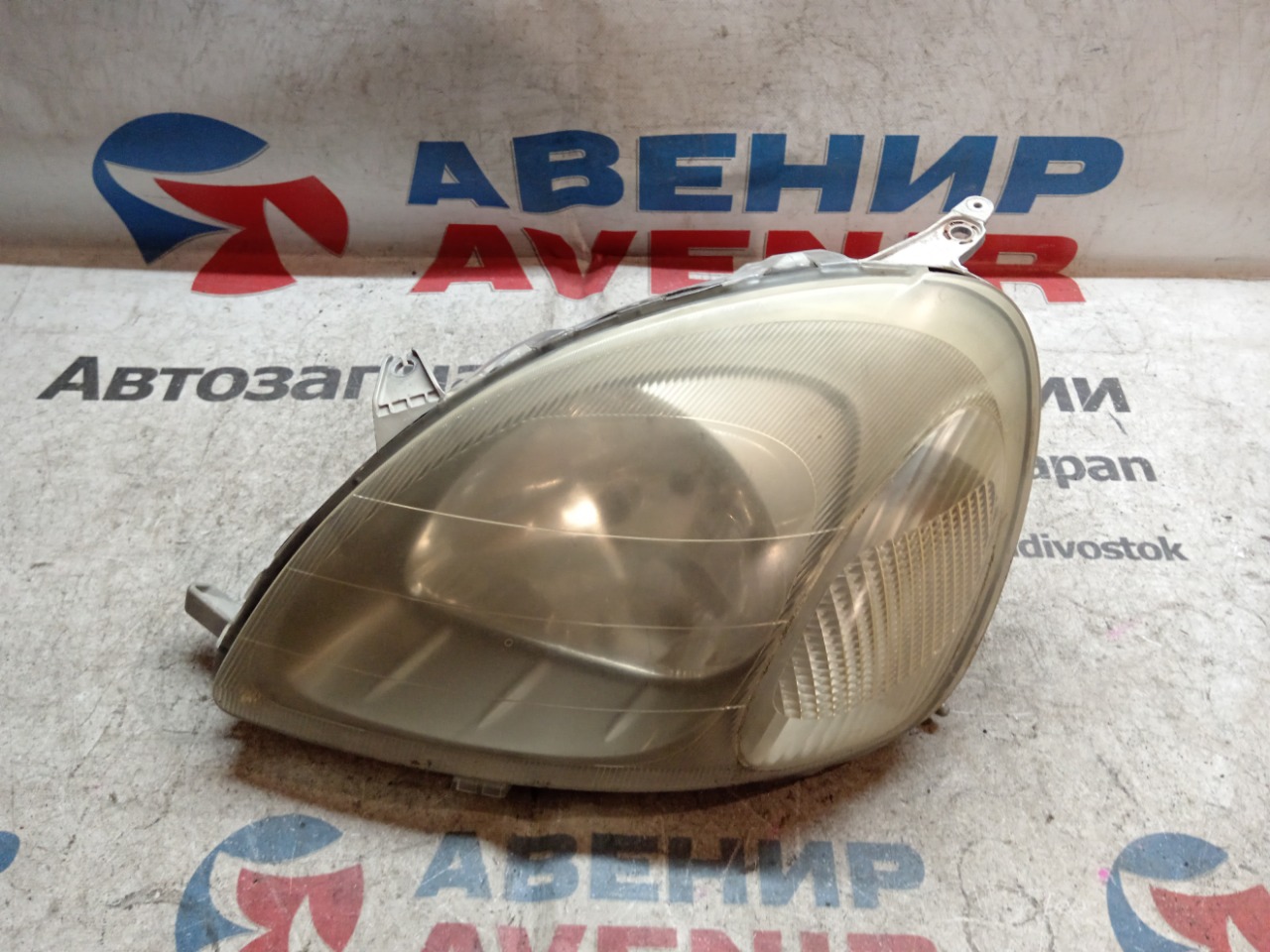 Фара TOYOTA VITZ SCP10 передняя левая (б/у)