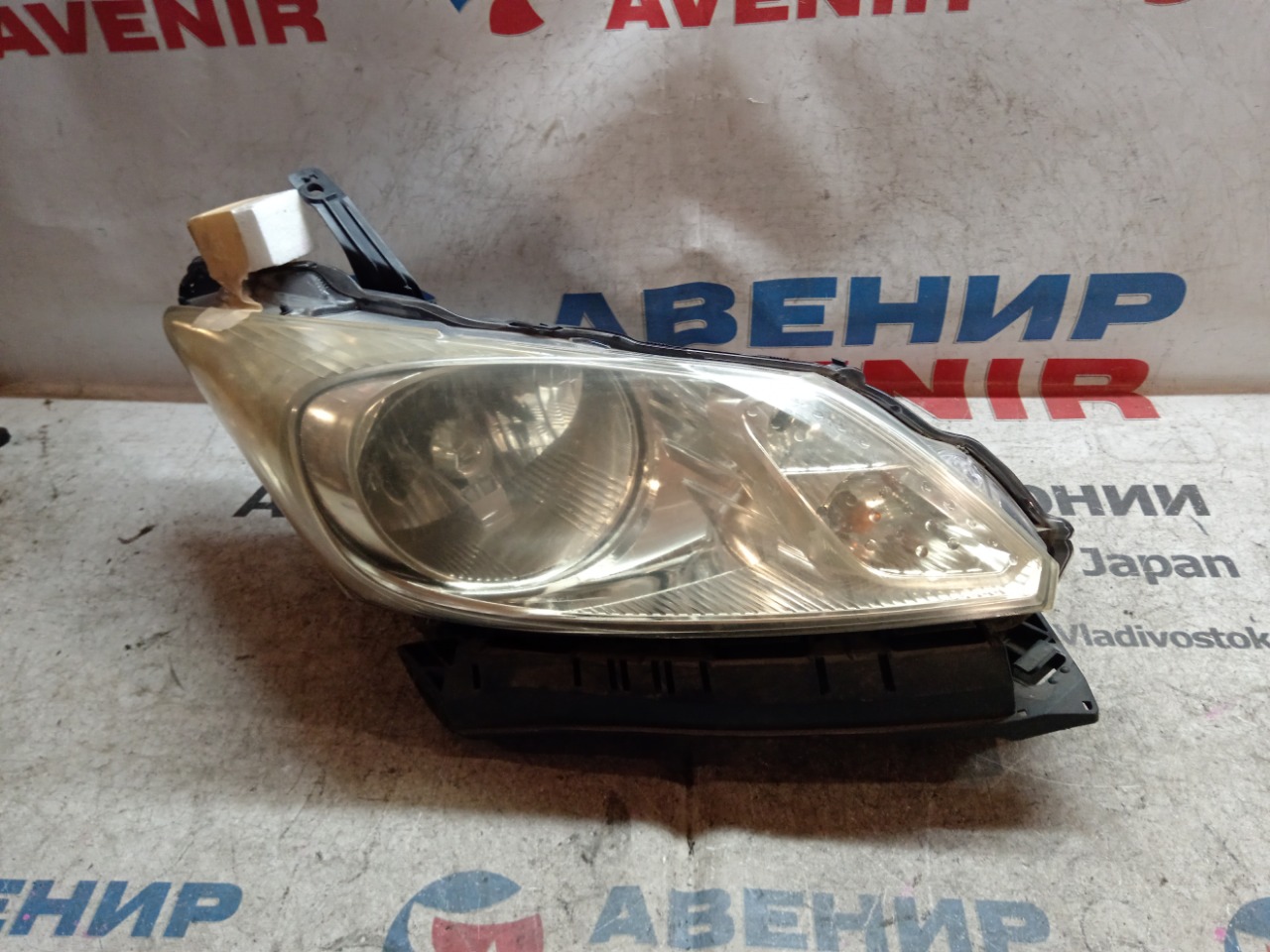 Фара HONDA FREED GB3 передняя правая (б/у)