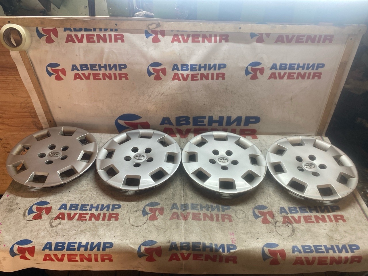 Колпаки на колеса TOYOTA ISIS ZGM10 (б/у)