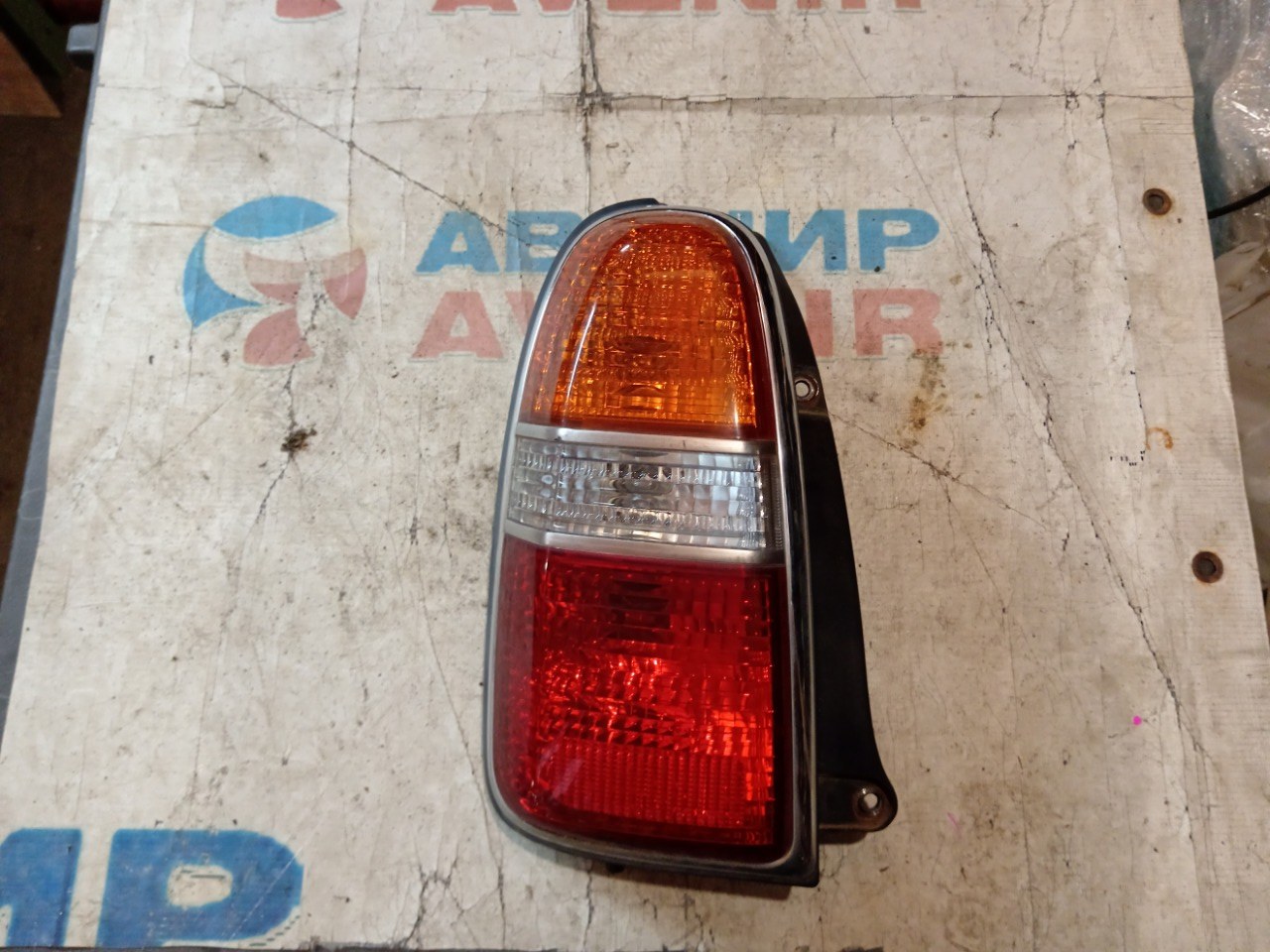 Стоп-сигнал DAIHATSU MIRA GINO L700S задний левый (б/у)