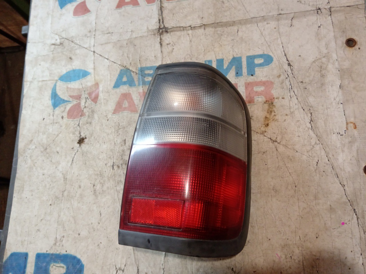 Стоп-сигнал NISSAN TERRANO REGULUS JLR50 задний правый (б/у)