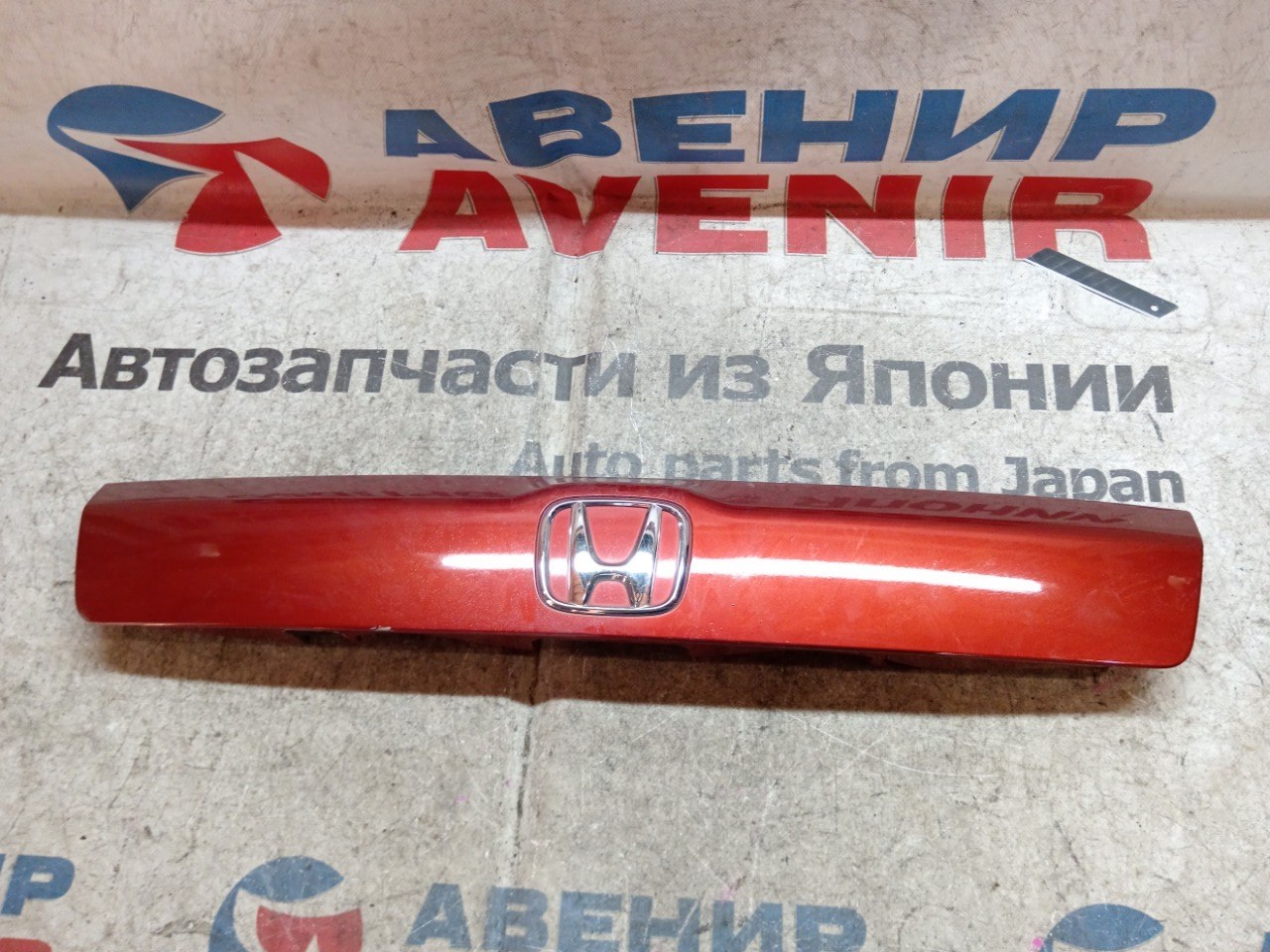 Накладка 5-й двери HONDA STREAM RN6 задняя (б/у)