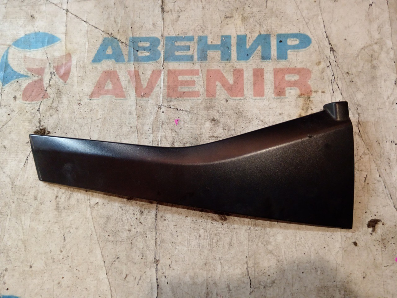 Накладка на дверь HONDA FIT GP1 задняя правая (б/у)