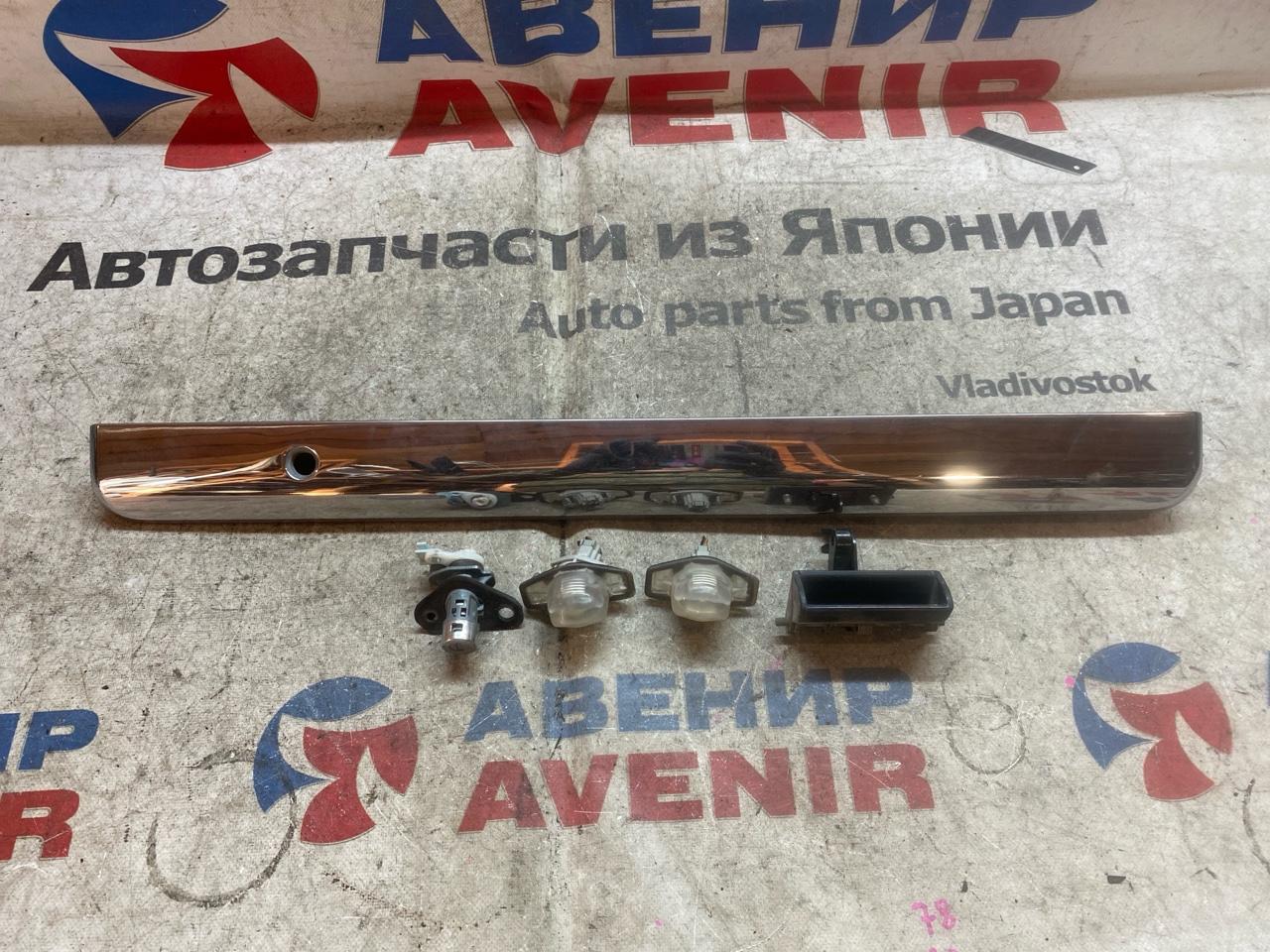 Накладка 5-й двери HONDA STEPWGN RF3 задняя (б/у)