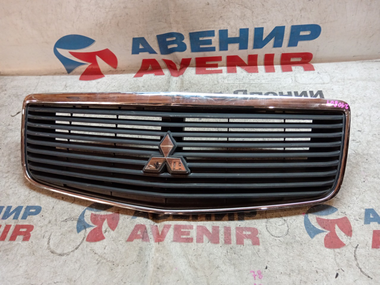 Решетка MITSUBISHI DION CR6W (б/у)