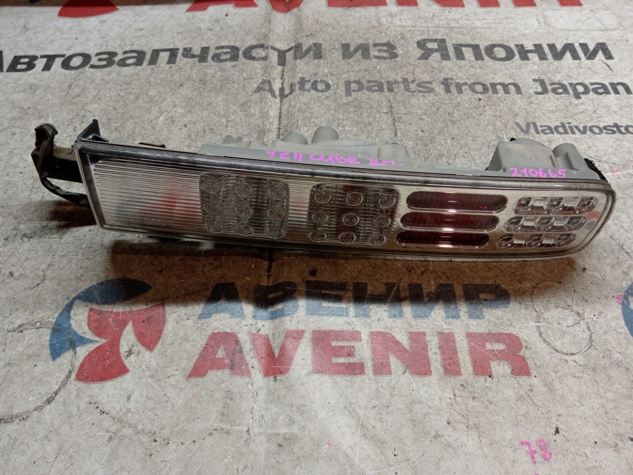 Стоп-сигнал NISSAN CUBE YZ11 задний правый (б/у)