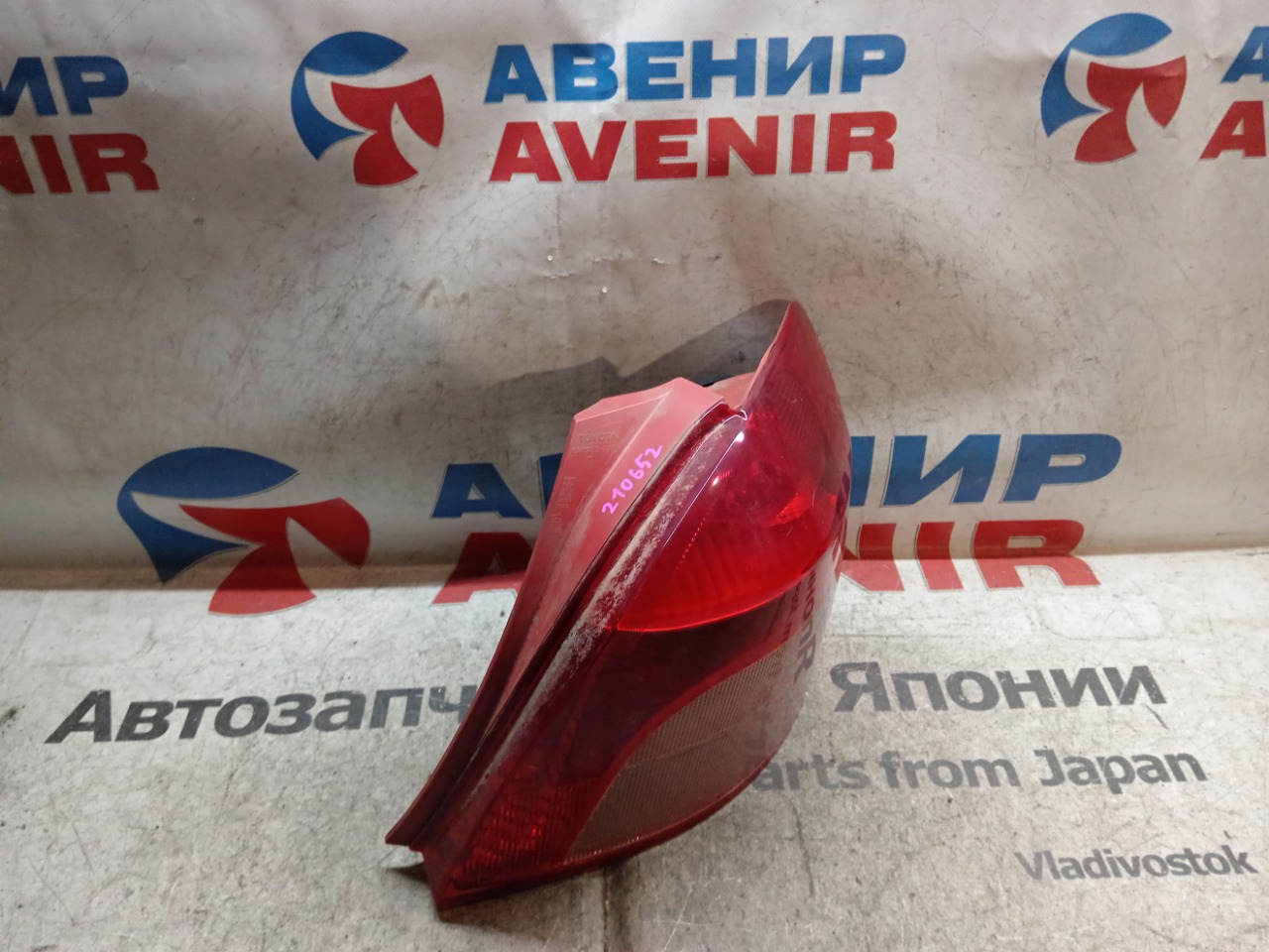 Стоп-сигнал TOYOTA VITZ NCP95 задний правый (б/у)