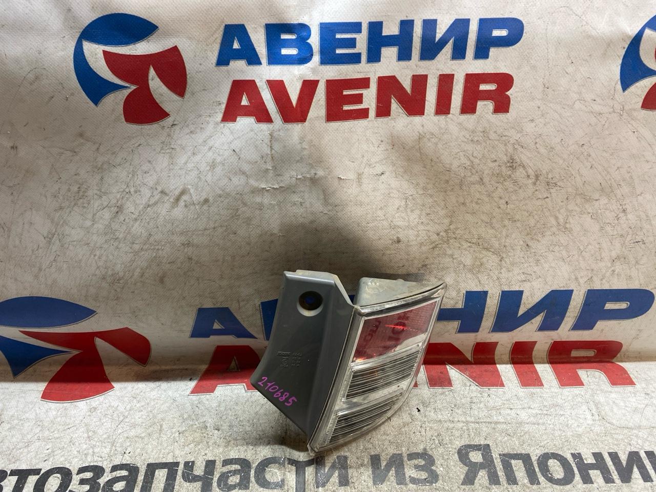 Стоп-сигнал TOYOTA ISIS ZNM10G задний правый (б/у)