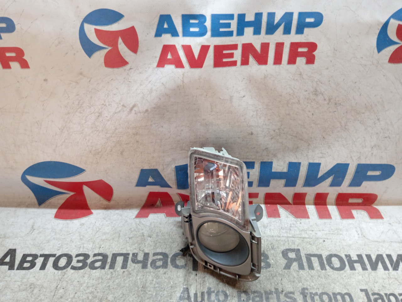 Туманка TOYOTA PRIUS ZVW30 передняя правая (б/у)