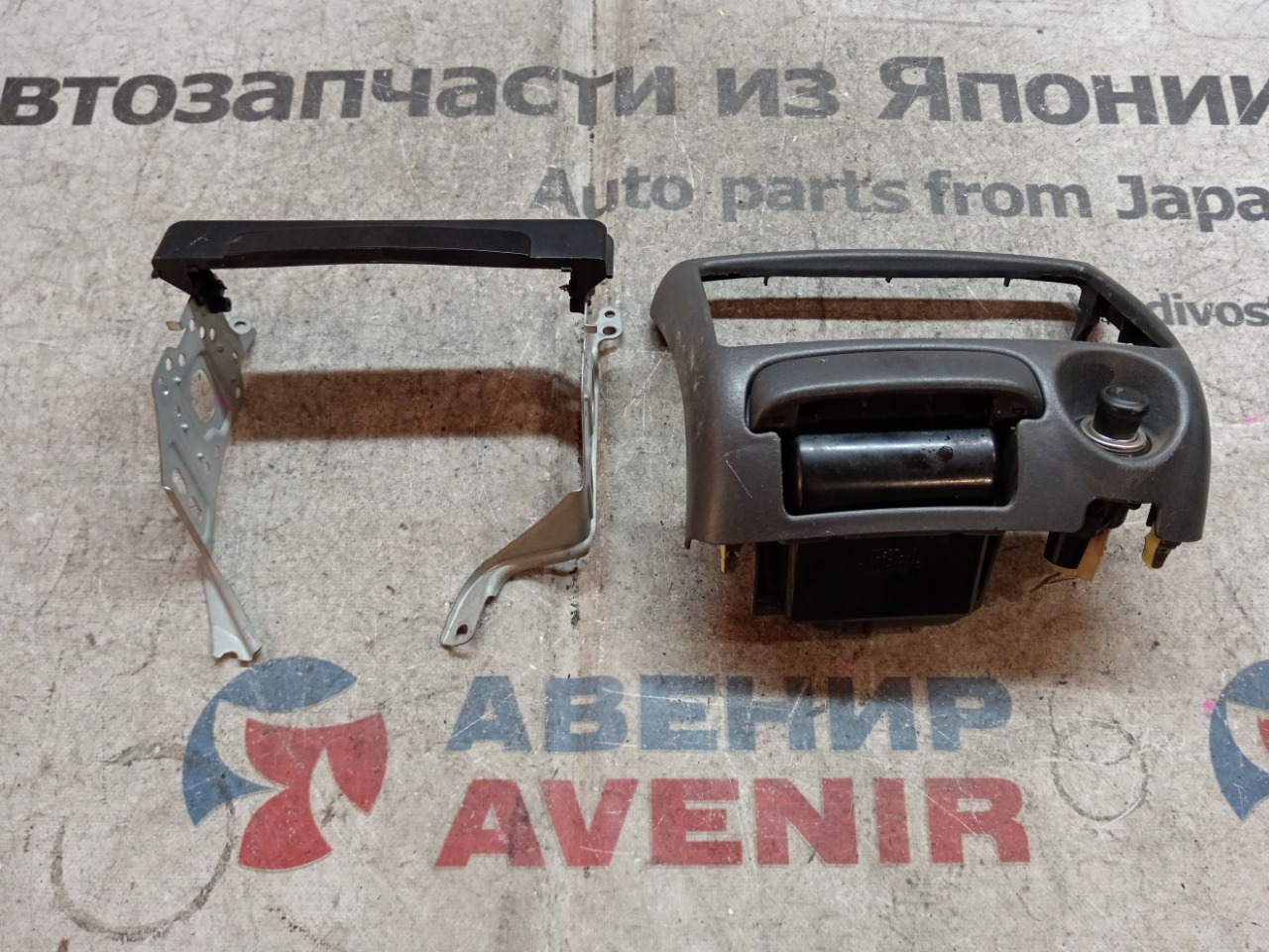 Рамка магнитофона TOYOTA VITZ NCP10 (б/у)