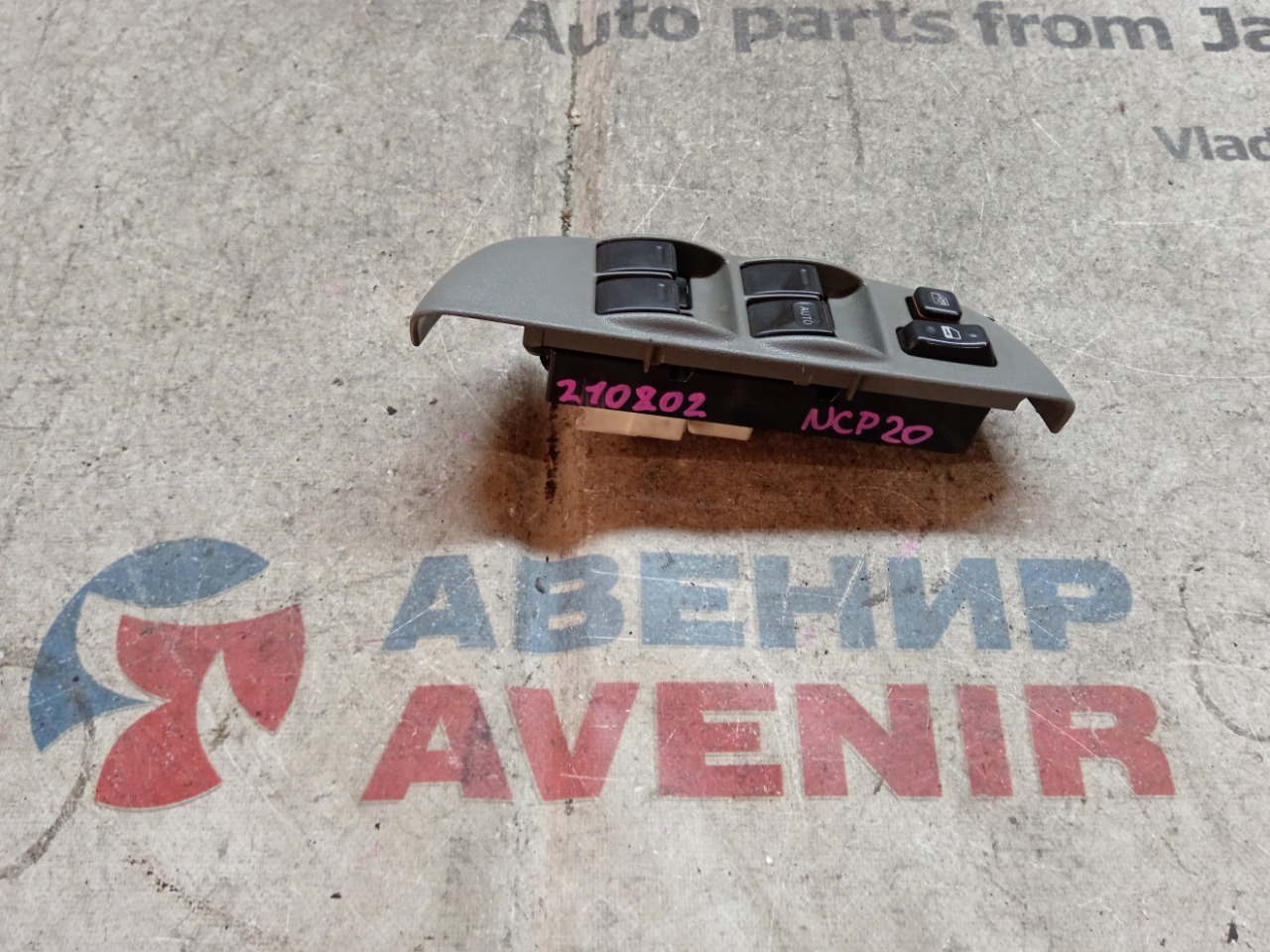 Блок управления стеклами TOYOTA FUNCARGO NCP20 передний правый (б/у)