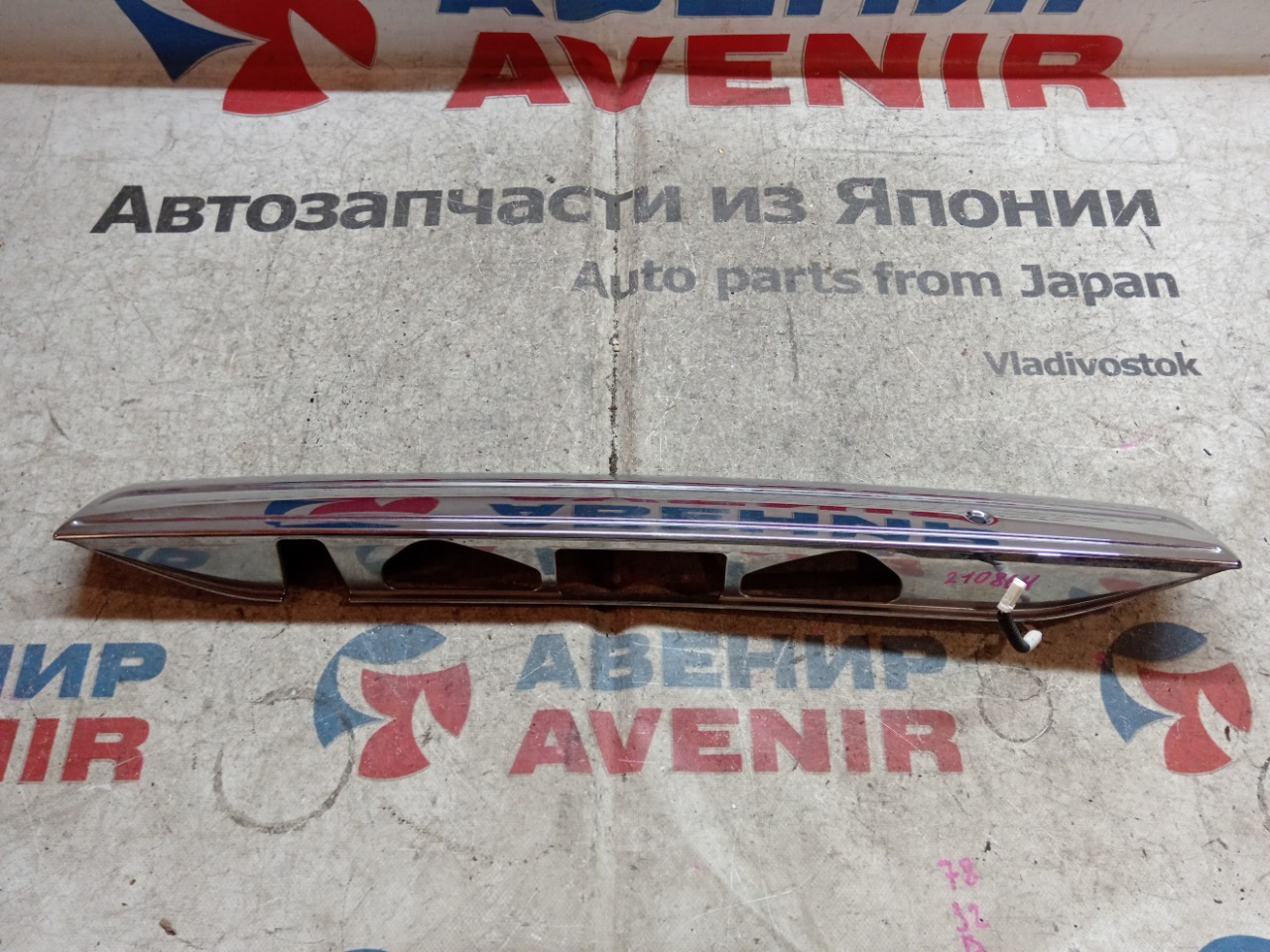 Накладка 5-й двери HONDA STEPWGN RK1 задняя (б/у)