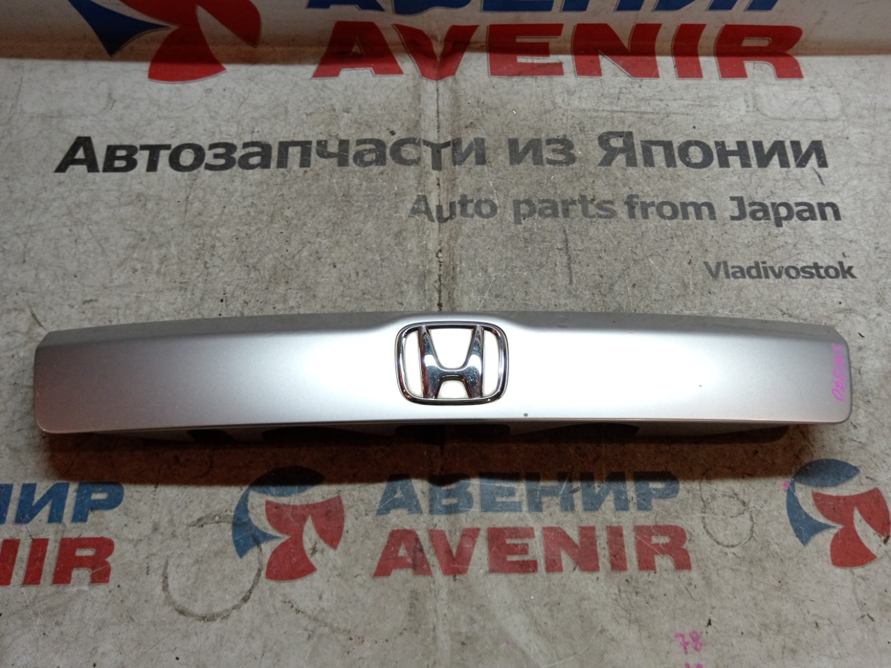 Накладка 5-й двери HONDA STREAM RN6 задняя (б/у)