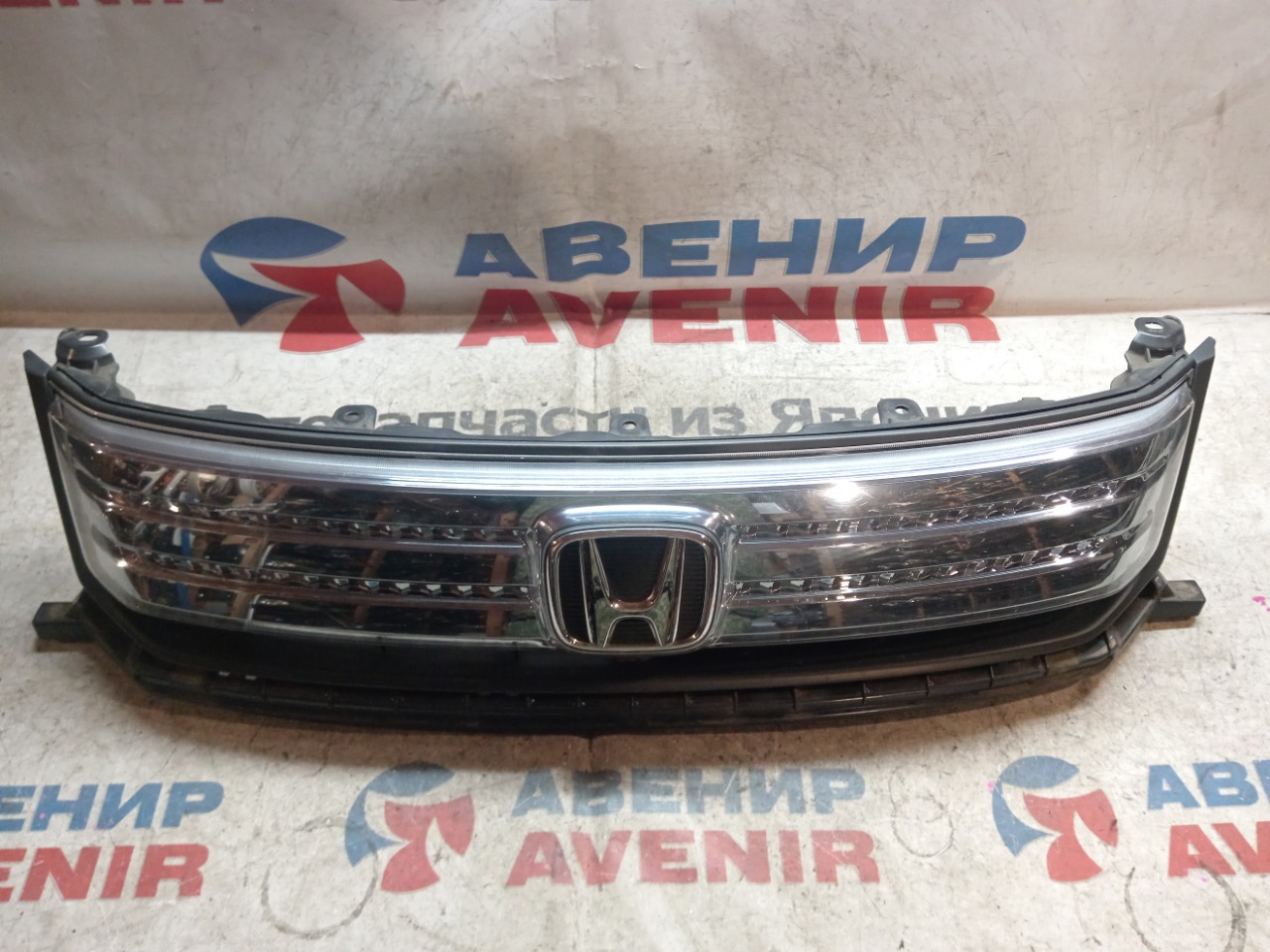 Решетка HONDA FREED SPIKE GP3 (б/у)