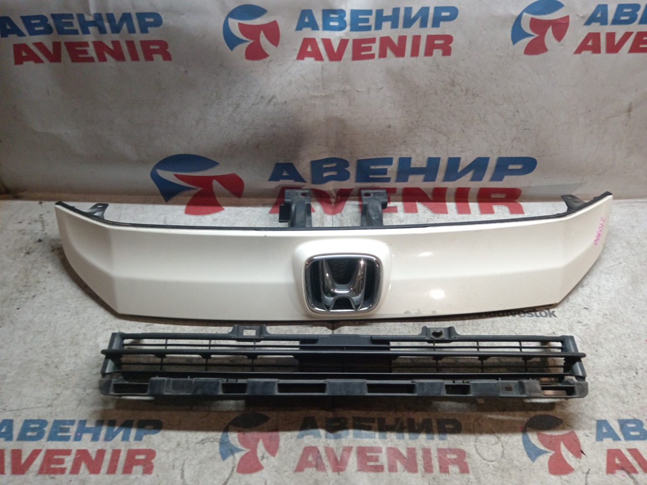 Решетка HONDA STEPWGN RK1 (б/у)