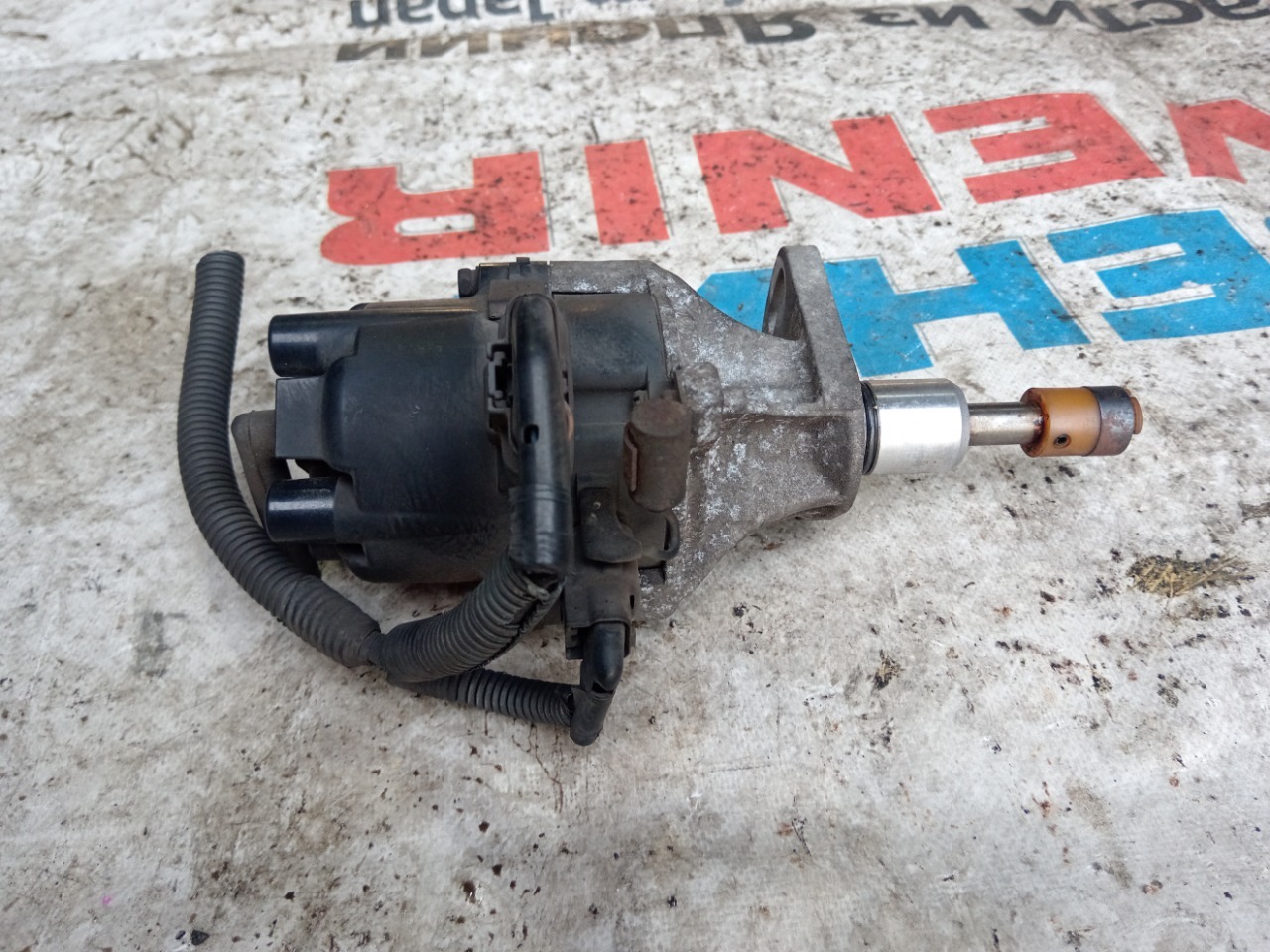 Трамблер NISSAN CARAVAN CQGE24 KA24DE (б/у)