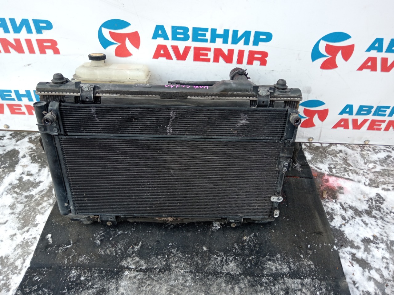 Радиатор LEXUS LS600H UVF45 2URFSE (б/у)