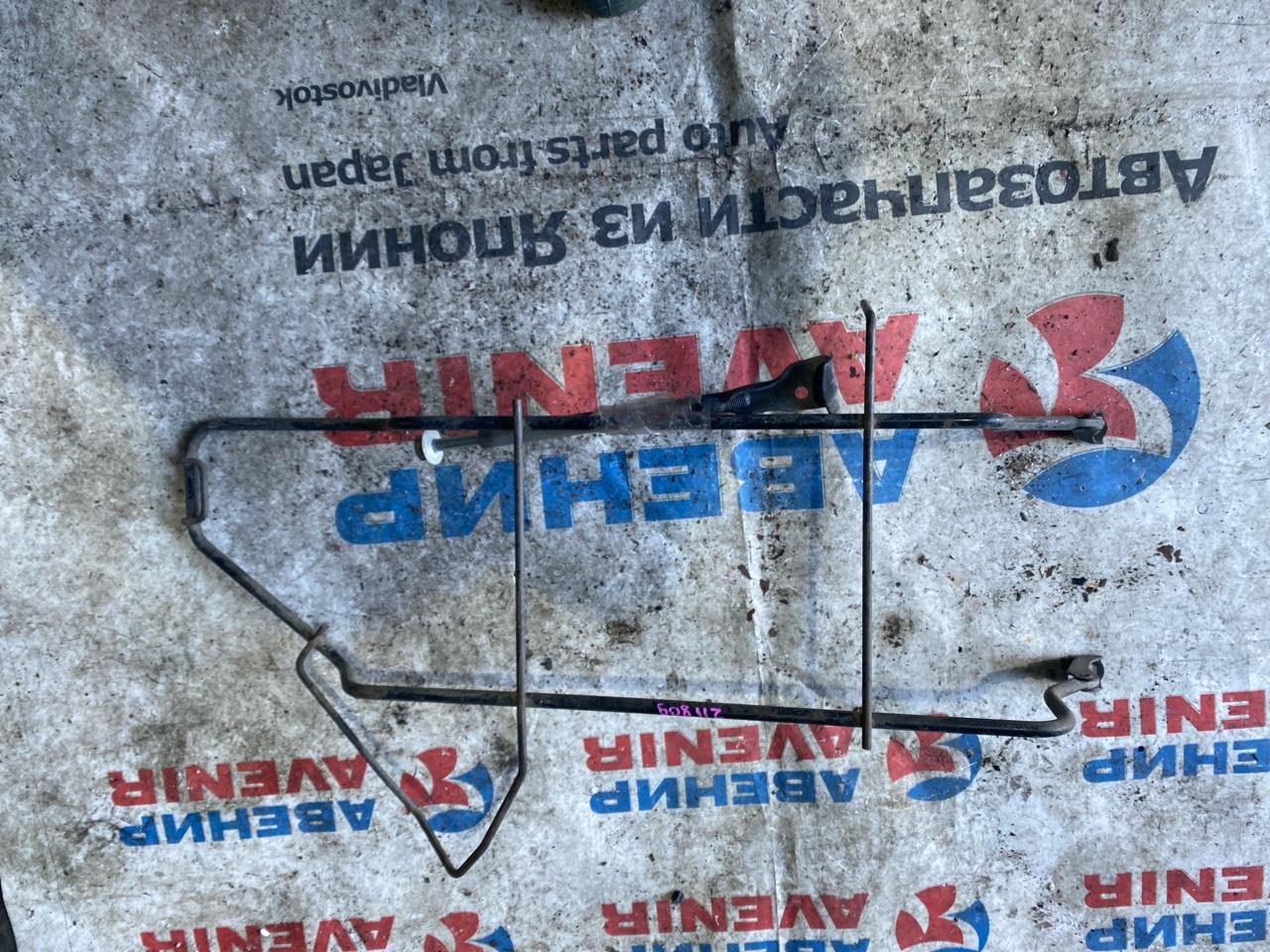 Крепление запаски TOYOTA ISIS ANM10G (б/у)