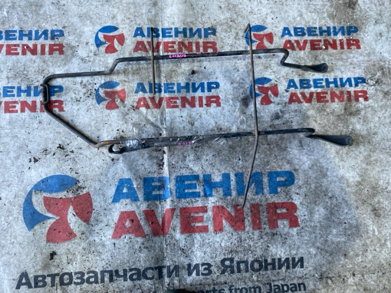 Крепление запаски TOYOTA ISIS ANM10G (б/у)