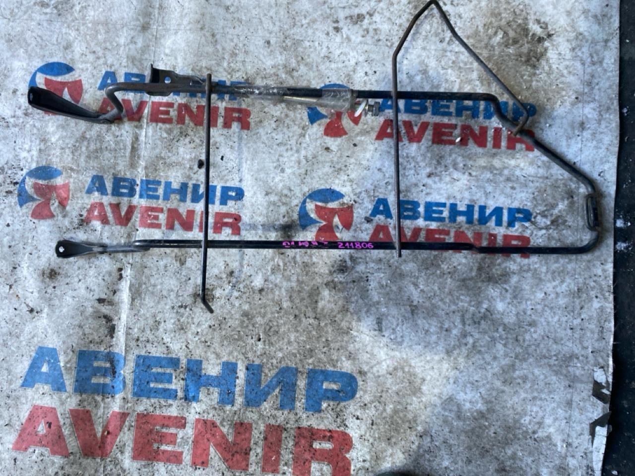 Крепление запаски TOYOTA ISIS ANM10G (б/у)