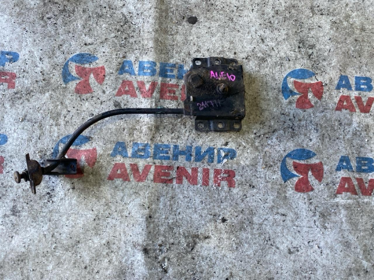 Крепление запаски TOYOTA WISH ZNE14 (б/у)