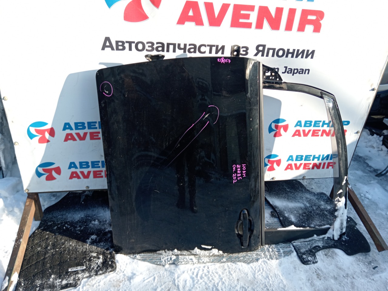 Дверь TOYOTA NOAH ZWR80G передняя левая (б/у)