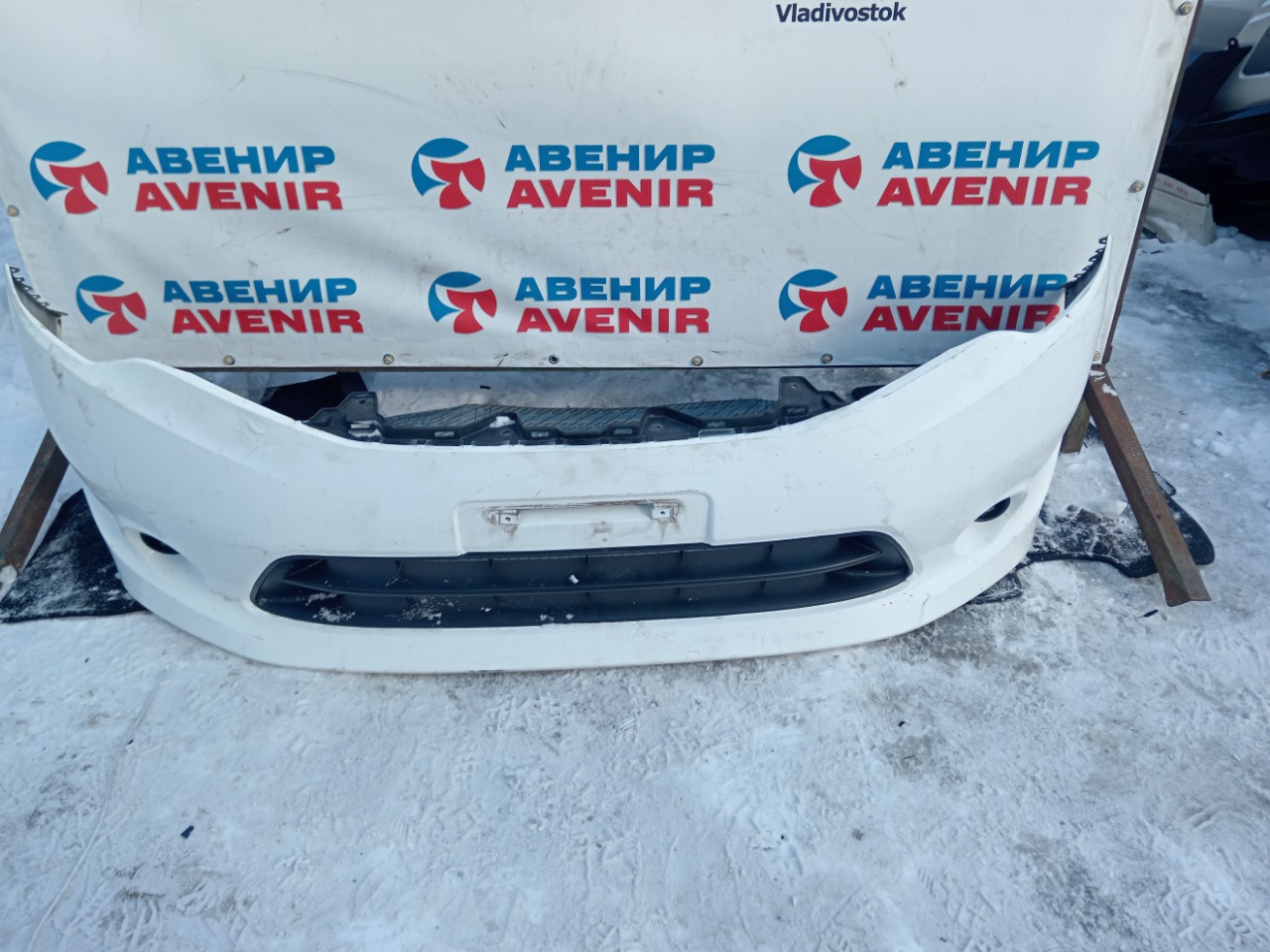 Бампер NISSAN SERENA C26 передний (б/у)
