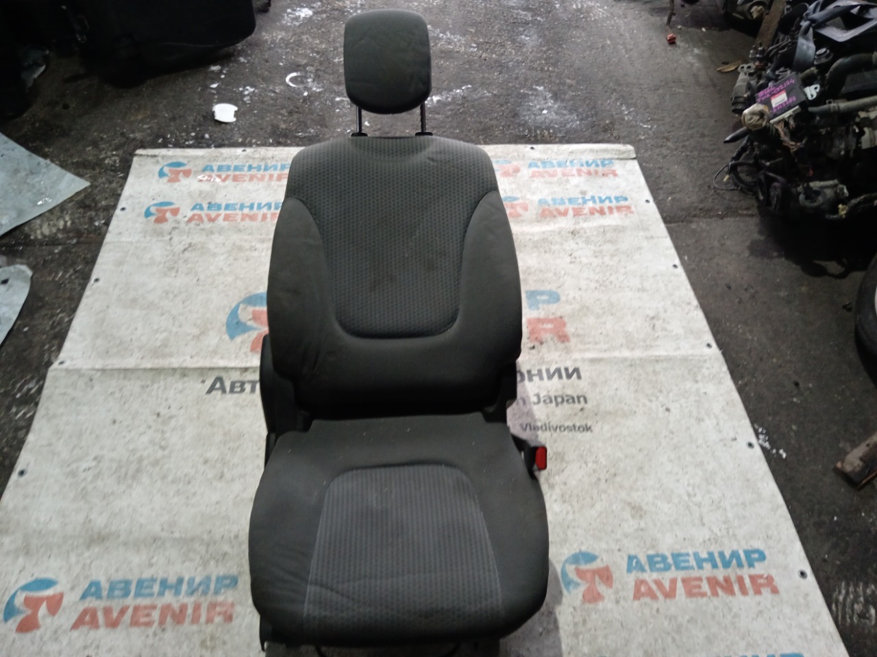 Сидение NISSAN WINGROAD VAY12 переднее правое (б/у)