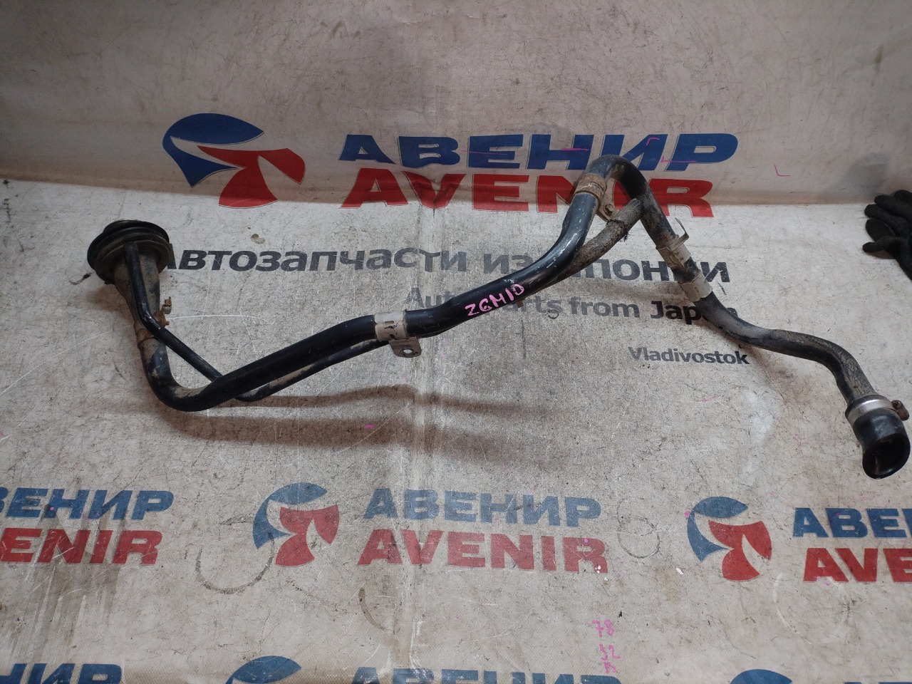 Горловина топливного бака TOYOTA ISIS ANM10 (б/у)