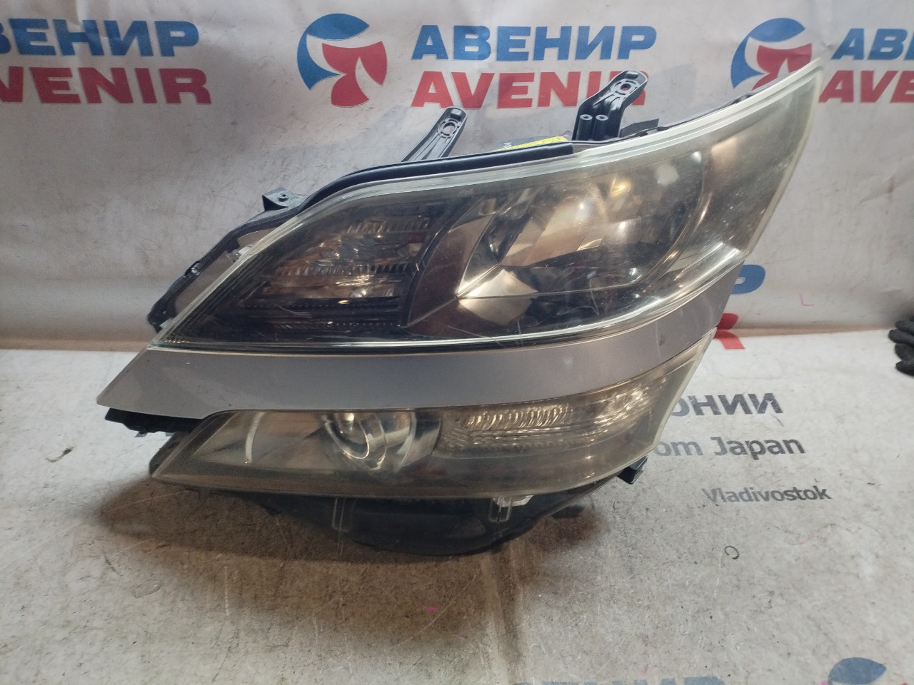Фара TOYOTA VELLFIRE ANH25 передняя левая (б/у)