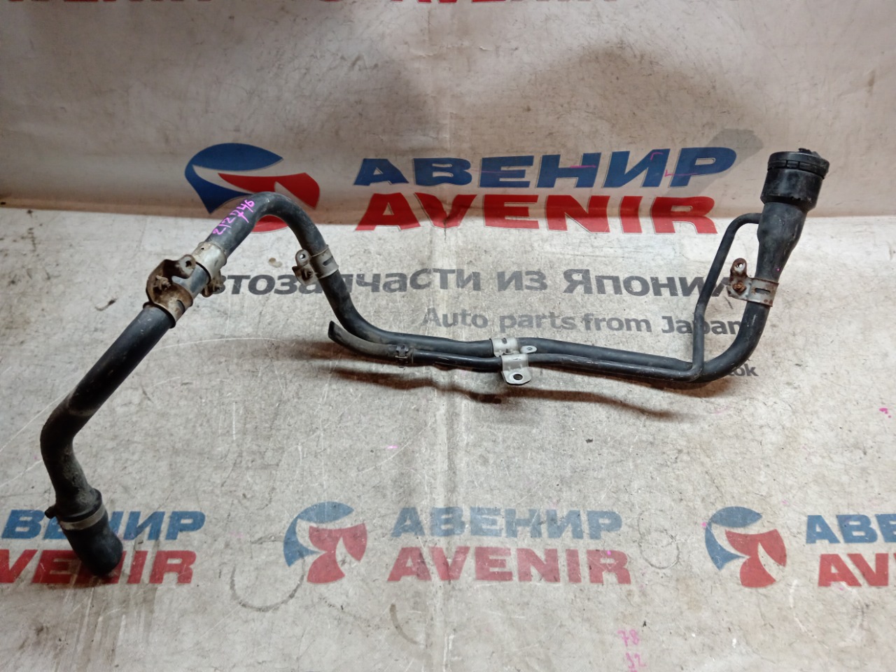 Горловина топливного бака TOYOTA ISIS ANM10 (б/у)